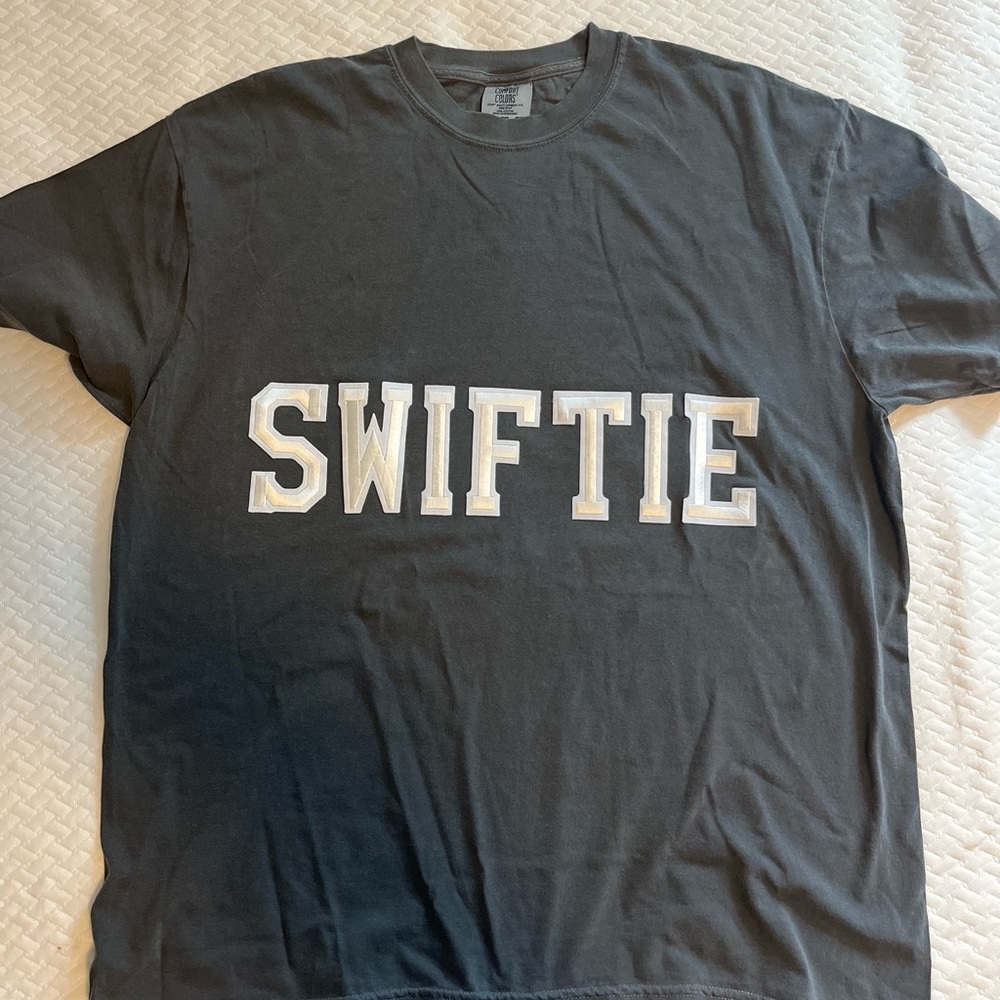 Taylor swift swiftie tshirt